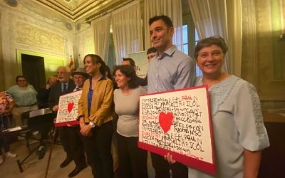 Els guardonats amb l'alcaldessa de Sabadell, Marta Farrés, i la tinenta d'alcaldessa Marta Morell | Helena Molist